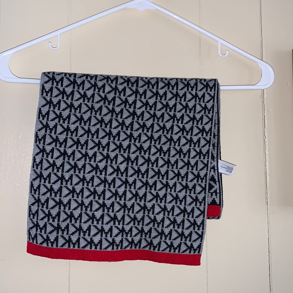 Woman’s Michael Kors scarve ( 14x9 1/2 )